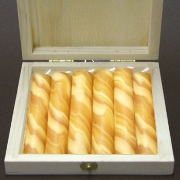 Bienenwachs Stumpenkerzen in Box, bernsteinfarbig marmoriert, 6 Stück pro Box, Maße: H 10 x Ø 2,5 cm