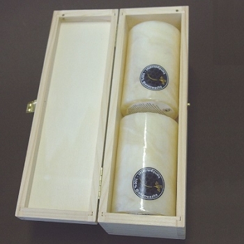 Bienenwachs Stumpenkerzen in Box, elfenbeinfarbig marmoriert, 2 Stück pro Box, Maße: H 10 x Ø 6 cm